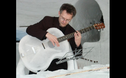 Tilman Hoppstock playing an ice guitar